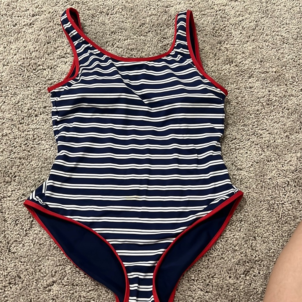 Vineyard Vines one piece swimsuit. Bra built into suit. Like new